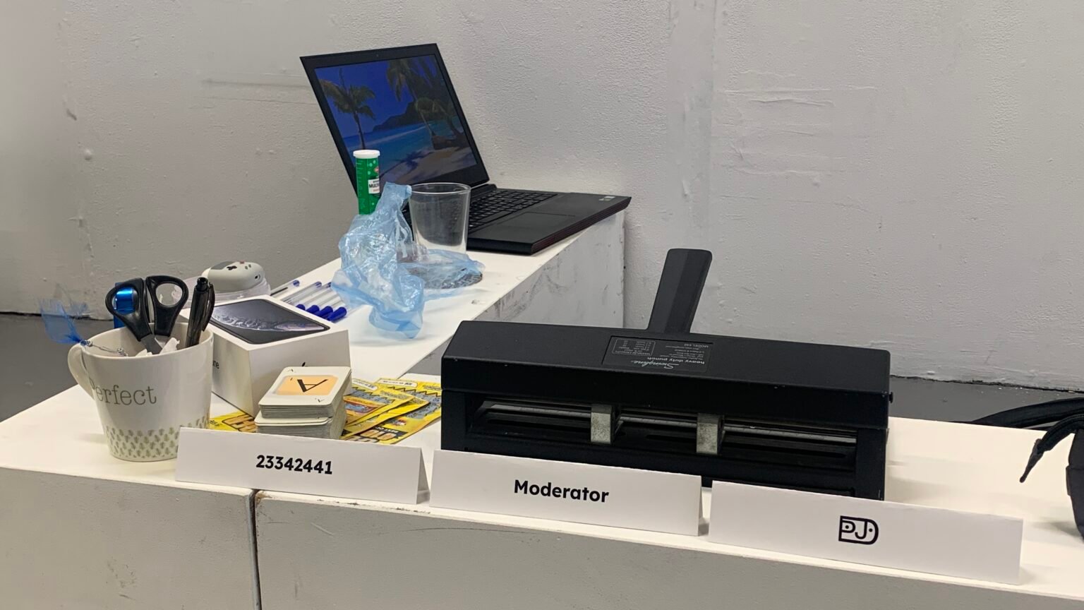 moderation front desk
