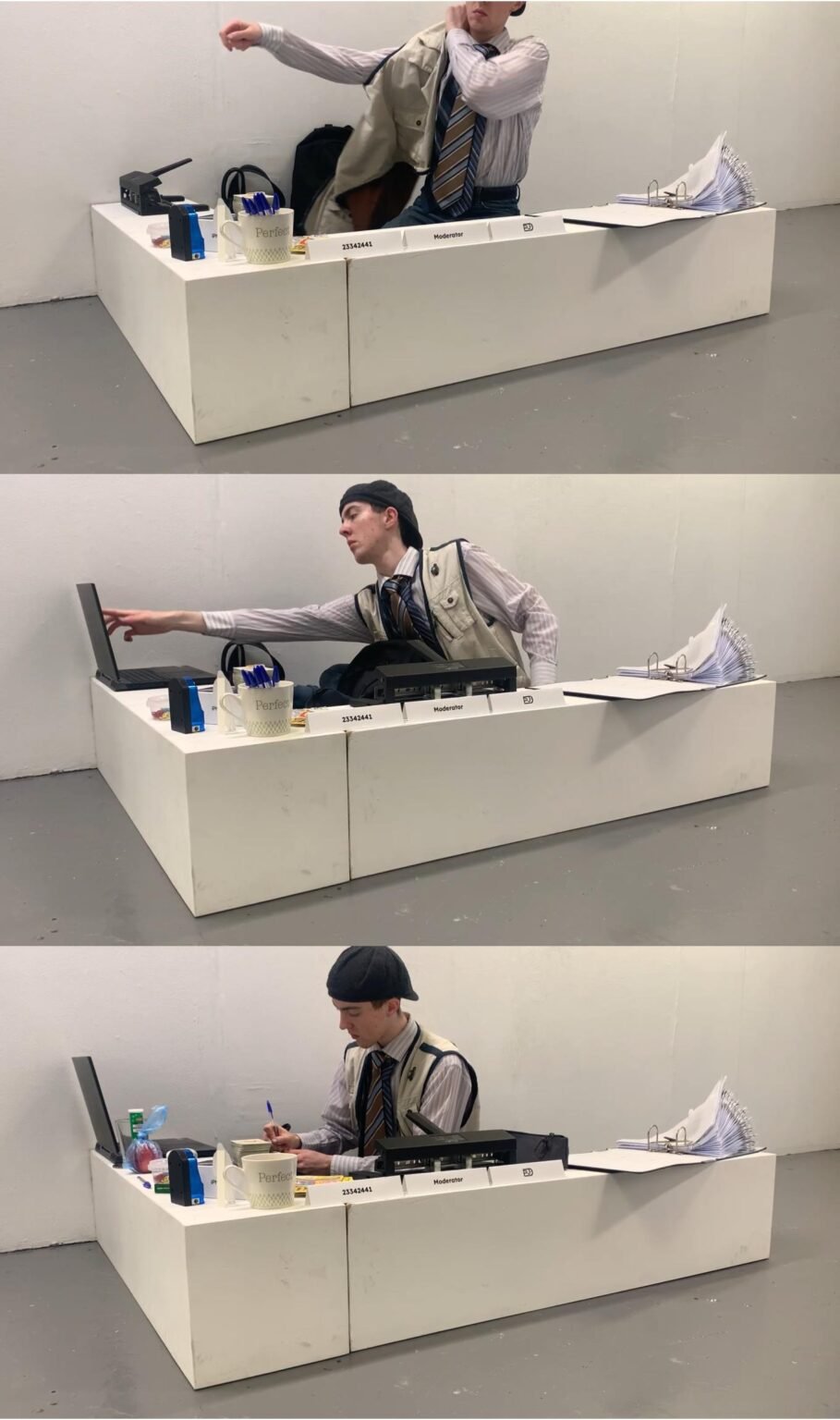 moderation front desk (clocking in)